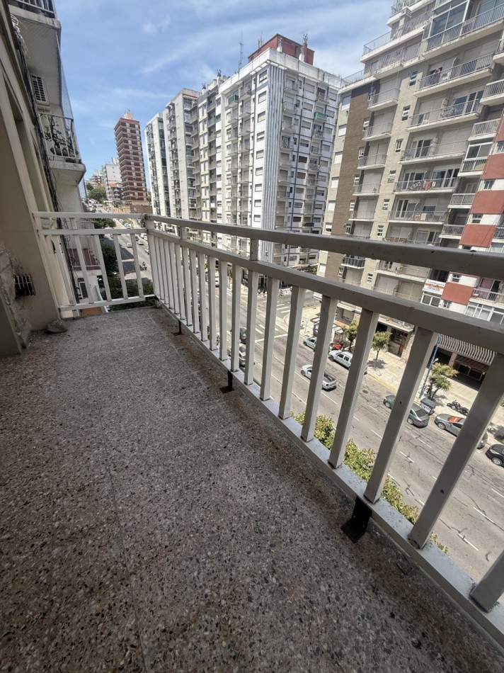 Departamento cuatro ambientes a la calle 