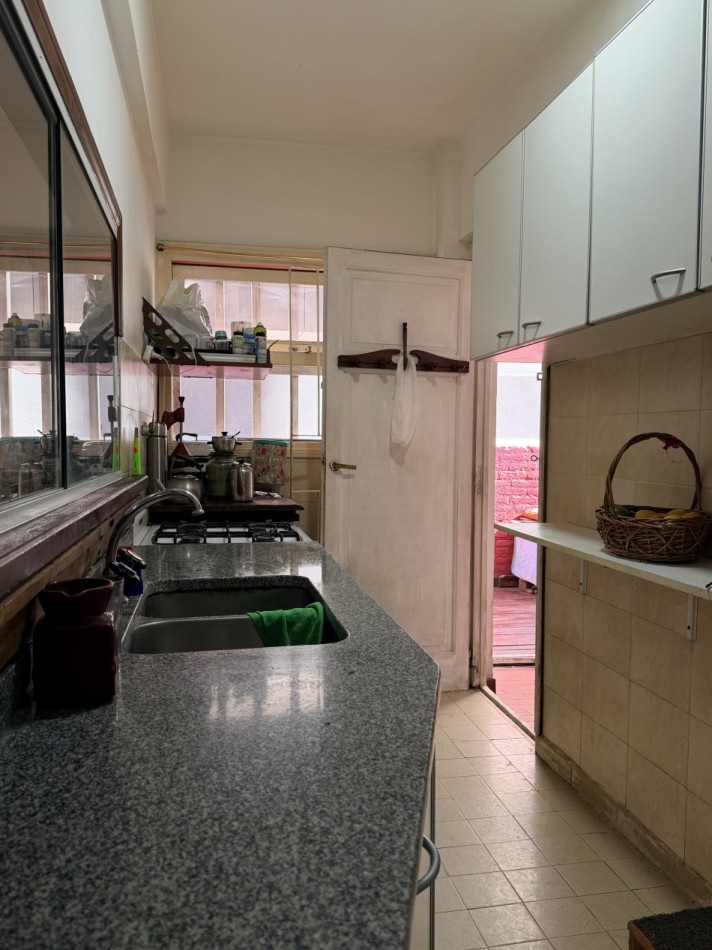 Departamento dos ambientes y medio, con patio y parrilla 