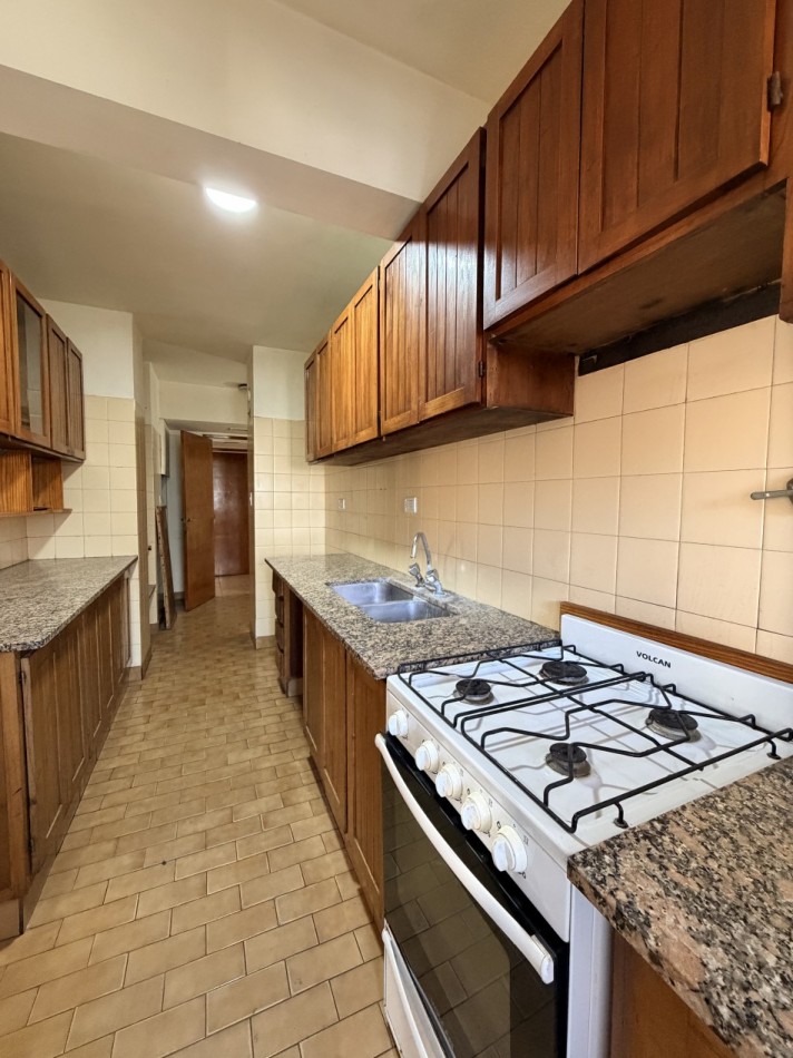 Departamento 4 ambientes para dependencias y cochera 