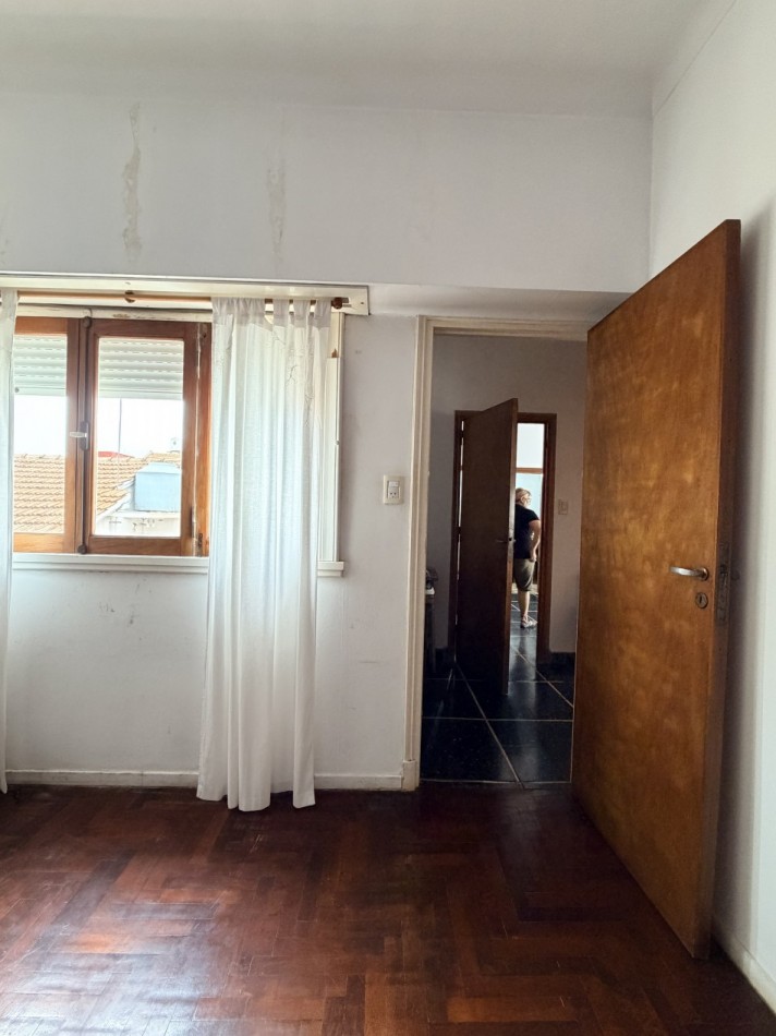 Venta PH tres ambientes por escalera 