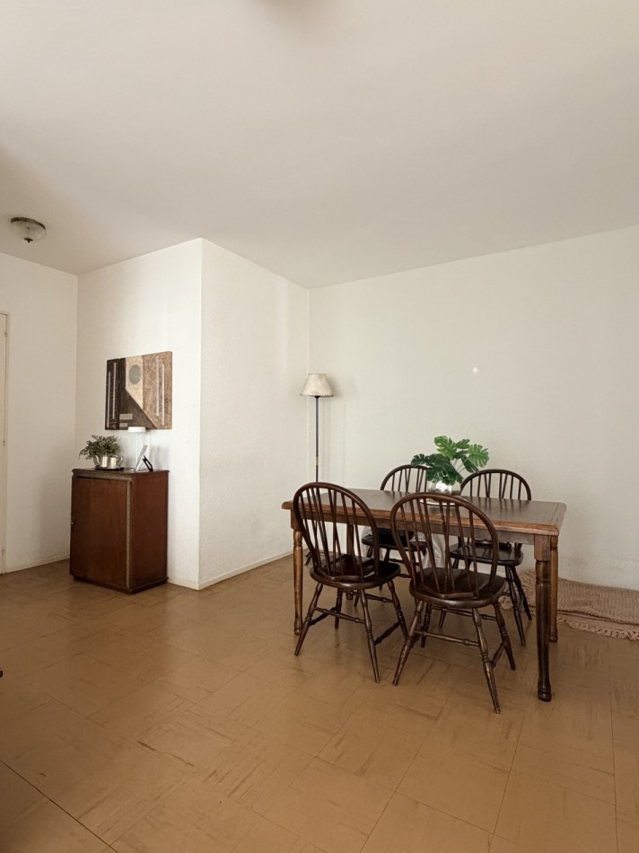 Departamento 4 ambientes con balcon a la  