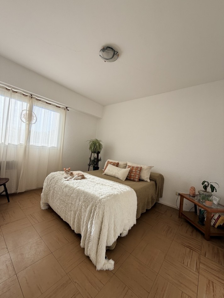 Departamento 4 ambientes con balcon a la  