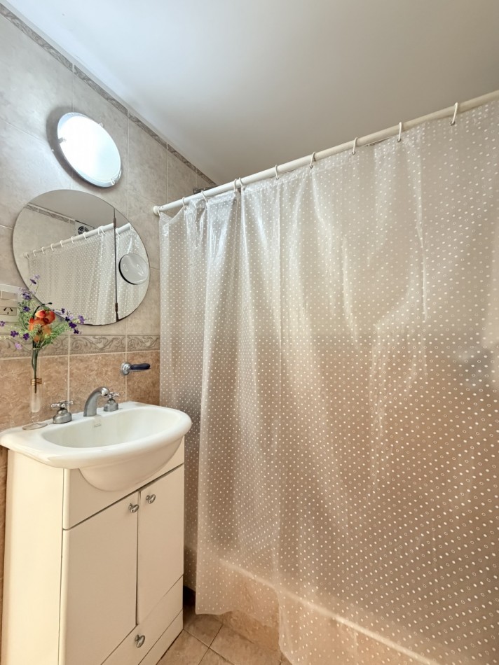 Departamento 4 ambientes con balcon a la  