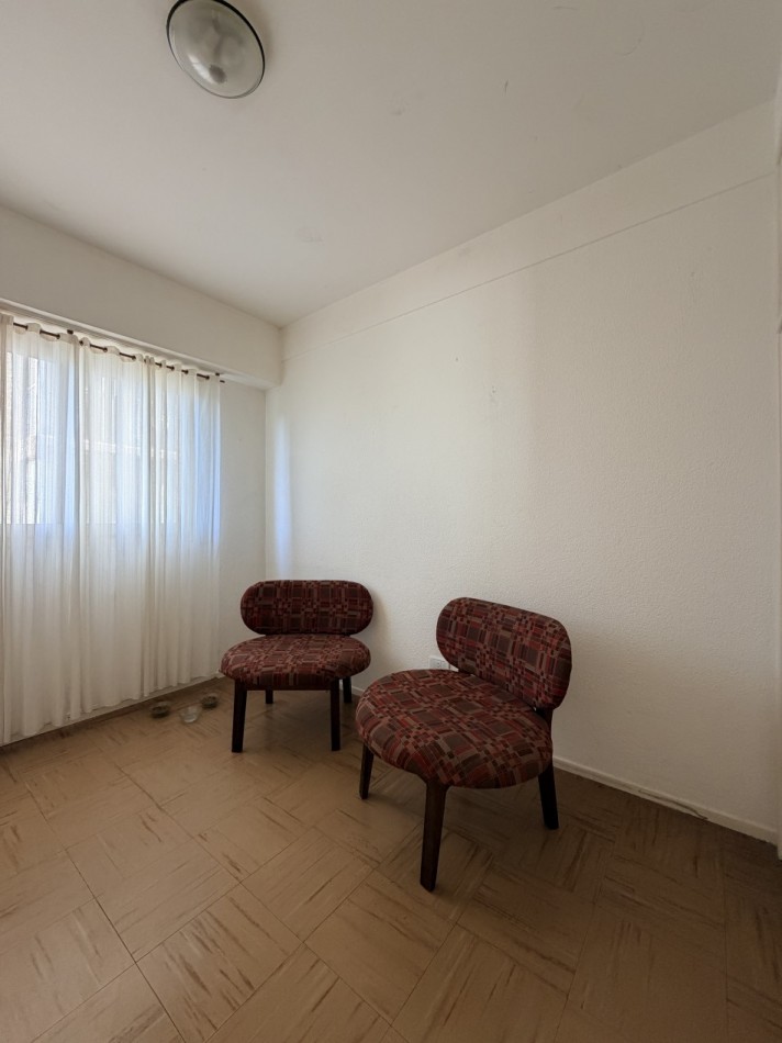 Departamento 4 ambientes con balcon a la  