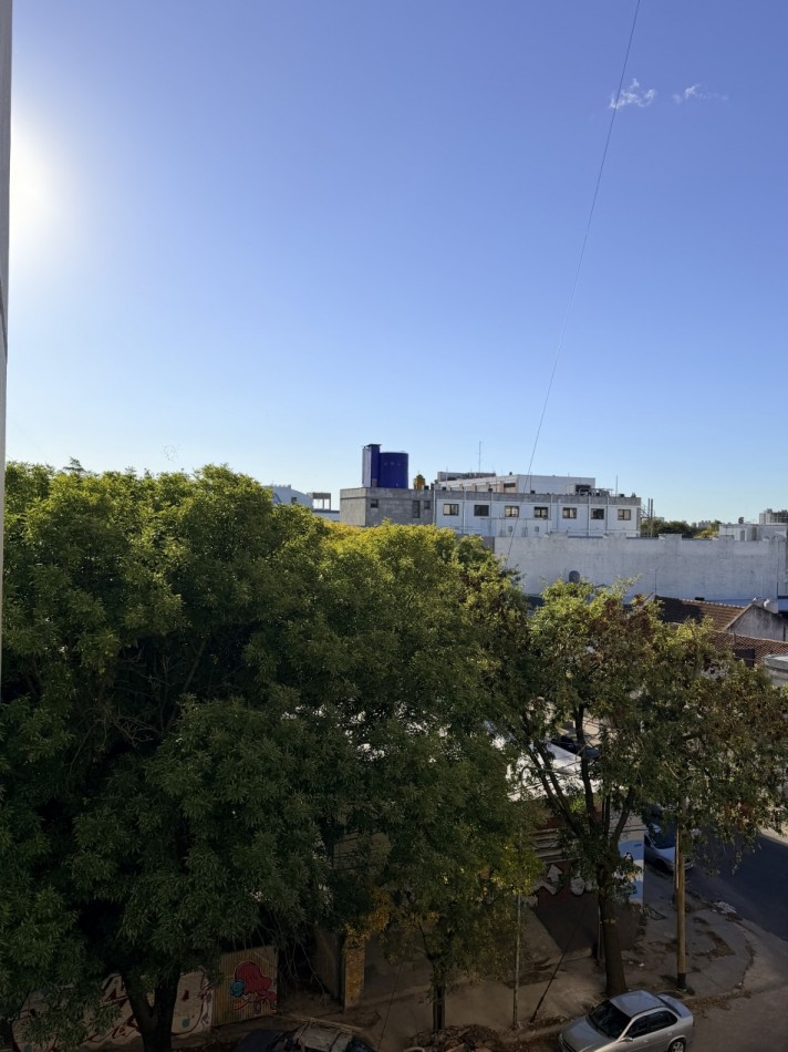 Departamento 4 ambientes con balcon a la  