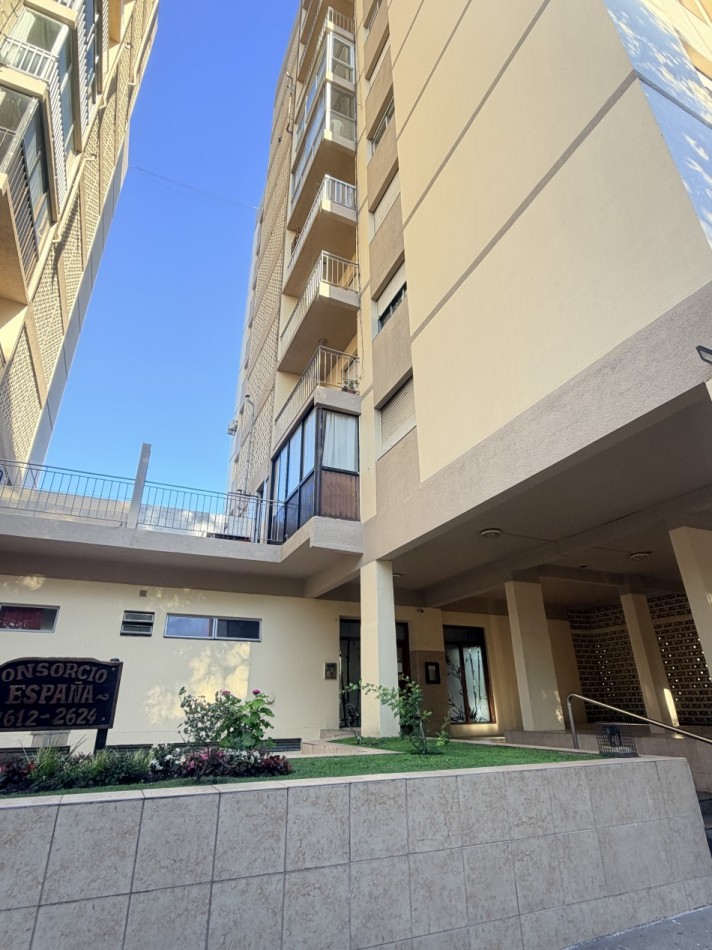 Departamento 4 ambientes con balcon a la  