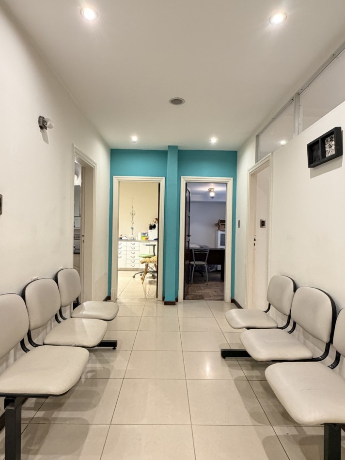 Casa de 5 ambientes uso profesional mas departamento , venta en Block 