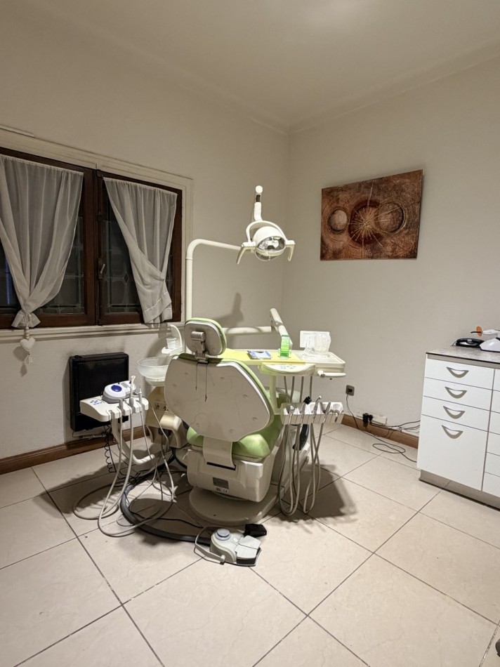 Casa de 5 ambientes uso profesional mas departamento , venta en Block 