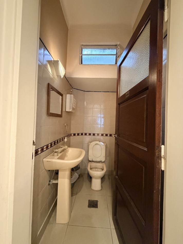 Casa de 5 ambientes uso profesional mas departamento , venta en Block 