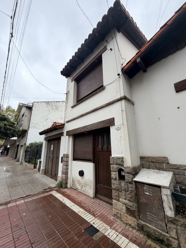 Casa de 5 ambientes uso profesional mas departamento , venta en Block 