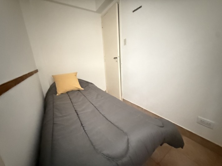 Departamento tres ambientes con Dep. y cochera Plaza Colon