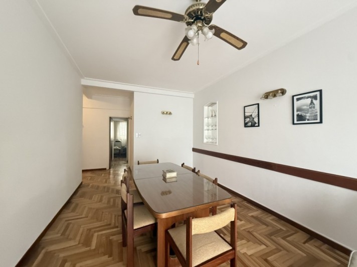 Departamento tres ambientes con Dep. y cochera Plaza Colon