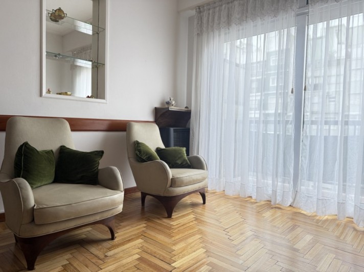 Departamento tres ambientes con Dep. y cochera Plaza Colon