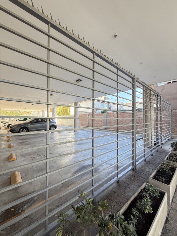 Departamento tres ambientes con cochera 