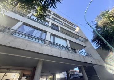 Departamento tres ambientes con cochera 