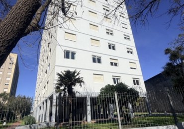 Departamento tres ambientes con espacio de cochera 