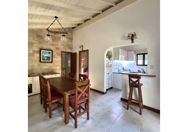 Casa en venta con gran lote y pileta 
