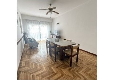 Departamento tres ambientes con Dep. y cochera Plaza Colon 